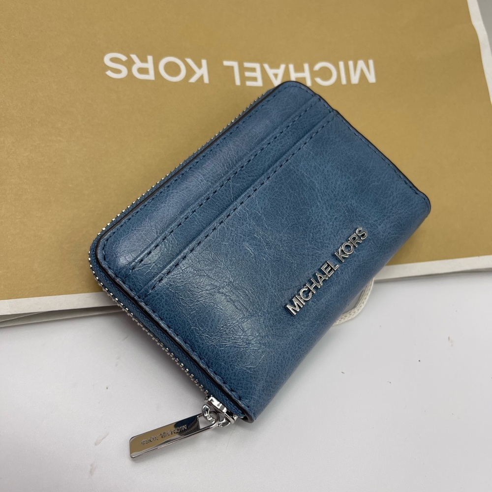 MICHAEL KORS Jet Set Medium Distressed Zip Around Card Case
Cornflower
NWT - Picture 12 of 16